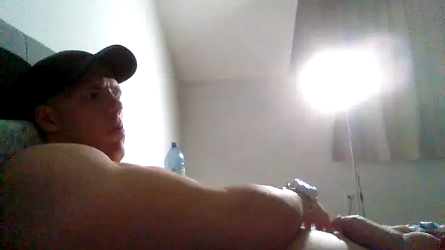 Snapshot of parkerxmuscle chatting on 12/12/24, 10:20 parkerxmuscle online show from 12/12/24, 10:20