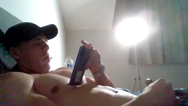 Snapshot of parkerxmuscle chatting on 12/25/24, 04:12 parkerxmuscle online show from 12/25/24, 04:12