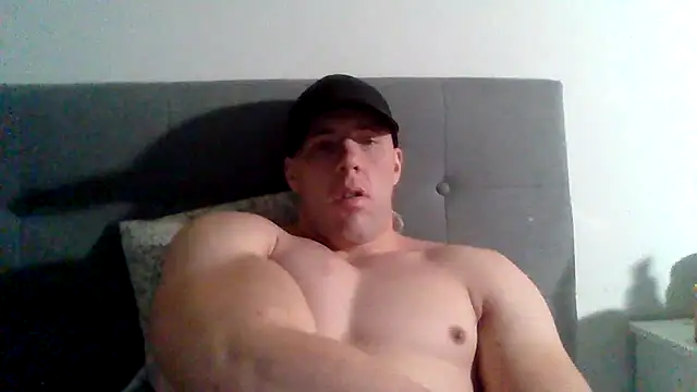 Snapshot of parkerxmuscle chatting on 02/01/25, 04:00 parkerxmuscle online show from 02/01/25, 04:00