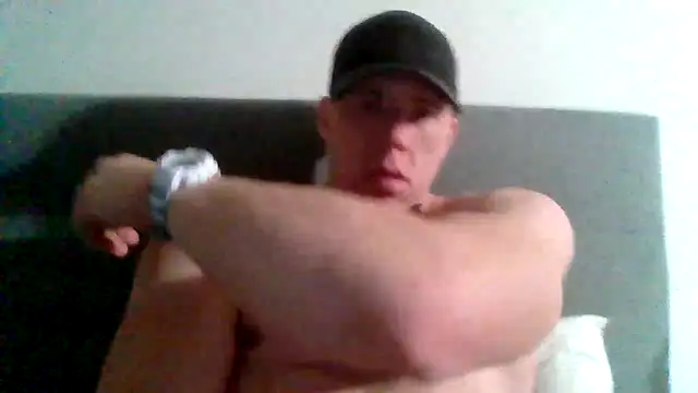 Snapshot of parkerxmuscle chatting on 02/02/25, 09:02 parkerxmuscle online show from 02/02/25, 09:02