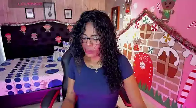 Snapshot of Edelaine_rogers chatting on 12/26/24, 08:21 Edelaine rogers online show from 12/26/24, 08:21