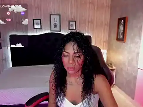 Snapshot of Edelaine_rogers chatting on 01/07/25, 06:45 Edelaine rogers online show from 01/07/25, 06:45