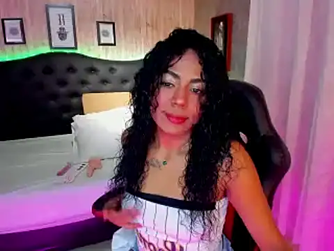 Snapshot of Edelaine_rogers chatting on 01/17/25, 07:49 Edelaine rogers online show from 01/17/25, 07:49