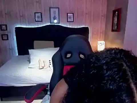 Snapshot of Edelaine_rogers chatting on 02/13/25, 03:29 Edelaine rogers online show from 02/13/25, 03:29