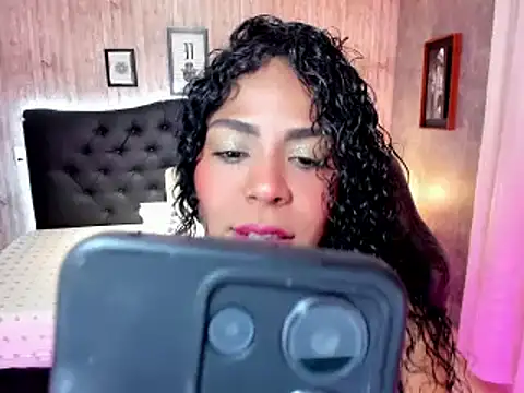 Snapshot of Edelaine_rogers chatting on 03/14/25, 04:43 Edelaine rogers online show from 03/14/25, 04:43