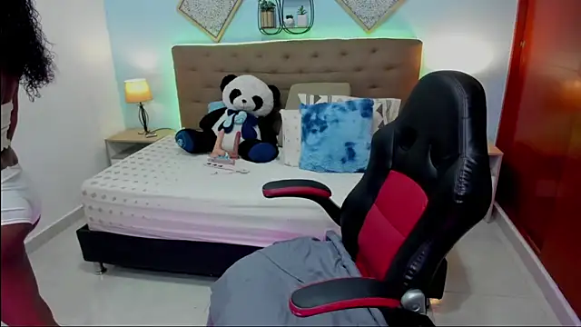 Snapshot of Edelaine_rogers chatting on 11/14/25, 06:12 Edelaine rogers online show from 11/14/25, 06:12