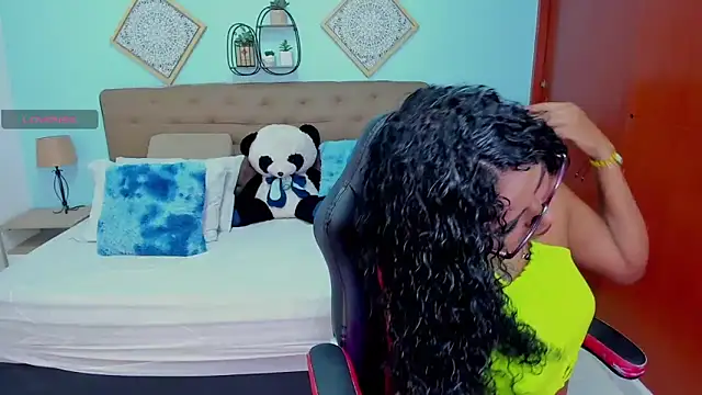 Snapshot of Edelaine_rogers chatting on 03/03/26, 05:13 Edelaine rogers online show from 03/03/26, 05:13