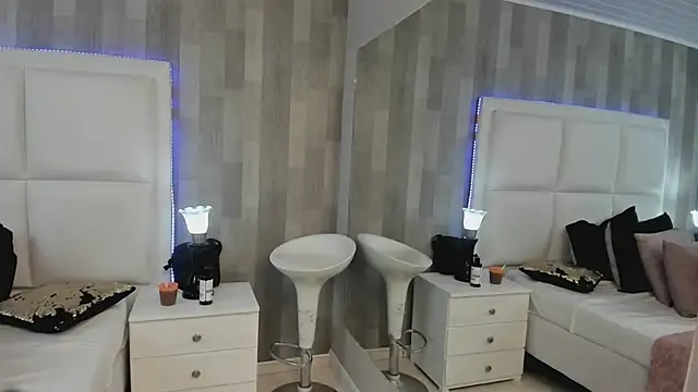 HazelMoret online show from 02/13/25, 12:21