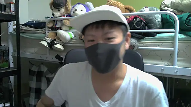 Snapshot of Owl1216 chatting on 12/18/24, 02:28 Owl1216 online show from 12/18/24, 02:28