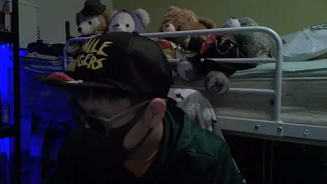 Snapshot of Owl1216 chatting on 01/03/25, 12:19 Owl1216 online show from 01/03/25, 12:19