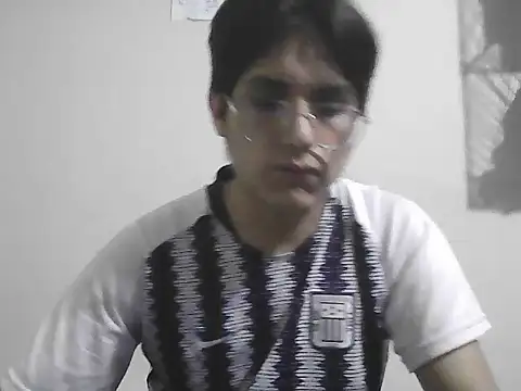 Snapshot of HardDick2 chatting on 06/28/26, 01:44 HardDick2 online show from 06/28/26, 01:44