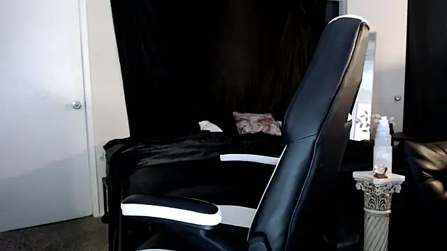 liadivina online show from 03/19/25, 08:55