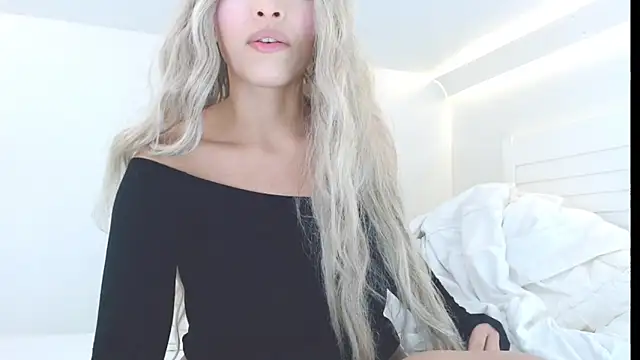 liadivina online show from 11/19/25, 12:54