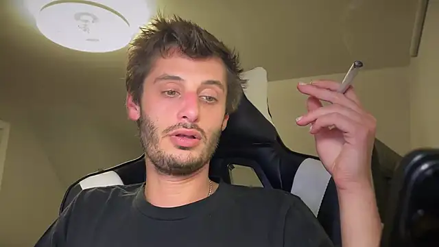 Snapshot of Dylansd chatting on 12/17/24, 05:18 Dylansd online show from 12/17/24, 05:18