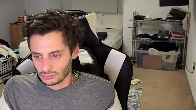 Snapshot of Dylansd chatting on 12/25/24, 04:54 Dylansd online show from 12/25/24, 04:54