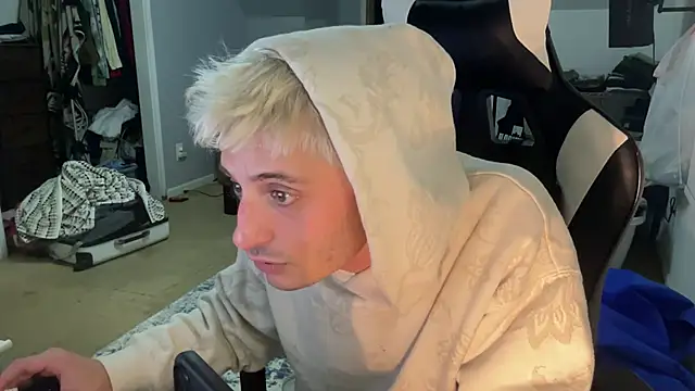 Snapshot of Dylansd chatting on 12/31/24, 07:53 Dylansd online show from 12/31/24, 07:53