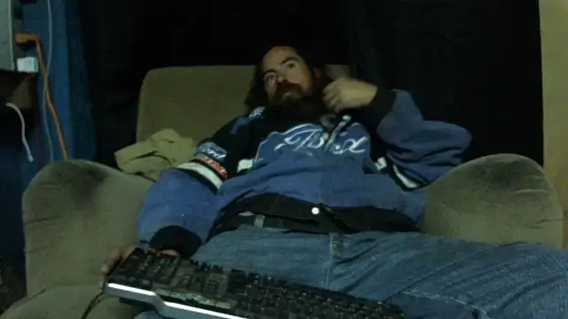 Snapshot of linksjack1010 chatting on 12/15/25, 11:53 linksjack1010 online show from 12/15/25, 11:53