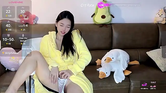 Snapshot of Yilin1999 chatting on 12/14/24, 08:18 Yilin1999 online show from 12/14/24, 08:18