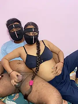 Snapshot of mickey_love chatting on 02/17/25, 01:21 mickey love online show from 02/17/25, 01:21