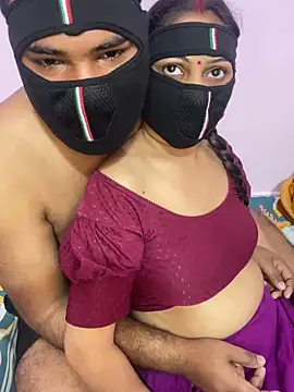 Snapshot of mickey_love chatting on 02/19/25, 06:33 mickey love online show from 02/19/25, 06:33