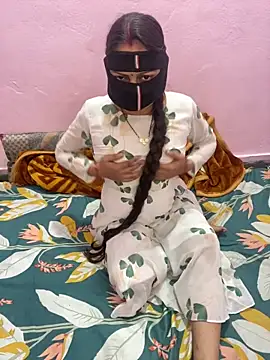 Snapshot of mickey_love chatting on 02/28/25, 01:14 mickey love online show from 02/28/25, 01:14