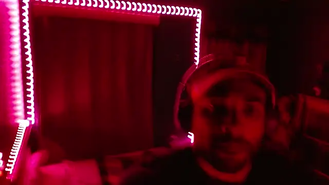 Snapshot of _______the chatting on 12/17/25, 10:10 the online show from 12/17/25, 10:10