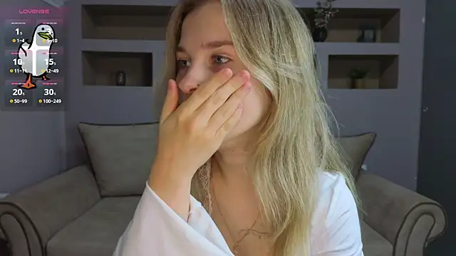 Snapshot of LinaCristonsen chatting on 11/09/25, 03:32 LinaCristonsen online show from 11/09/25, 03:32