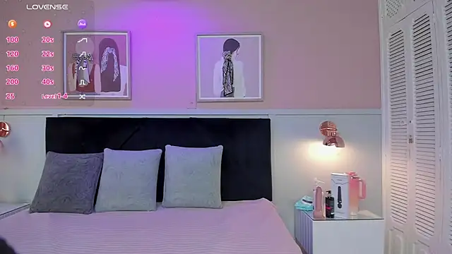 Snapshot of elodie_walker chatting on 09/30/25, 12:43 elodie walker online show from 09/30/25, 12:43