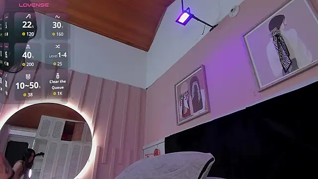 Snapshot of elodie_walker chatting on 12/17/25, 03:40 elodie walker online show from 12/17/25, 03:40