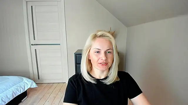 Snapshot of Alicee_Gracee chatting on 02/27/25, 01:17 Alicee Gracee online show from 02/27/25, 01:17