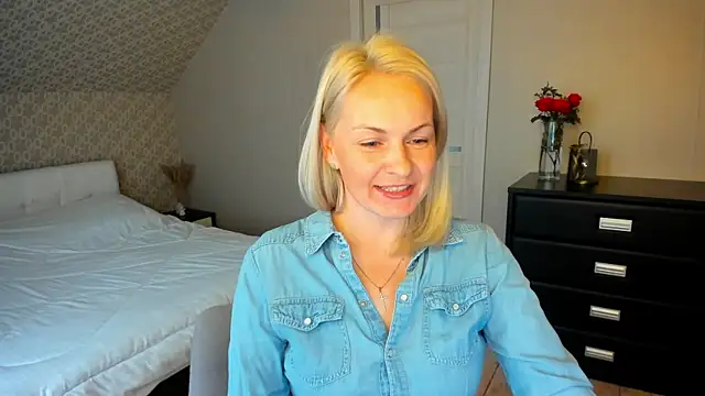 Snapshot of Alicee_Gracee chatting on 11/17/25, 08:53 Alicee Gracee online show from 11/17/25, 08:53