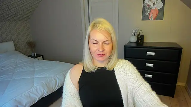 Snapshot of Alicee_Gracee chatting on 11/28/25, 07:33 Alicee Gracee online show from 11/28/25, 07:33