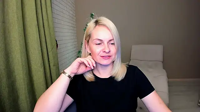 Snapshot of Alicee_Gracee chatting on 12/13/25, 07:53 Alicee Gracee online show from 12/13/25, 07:53