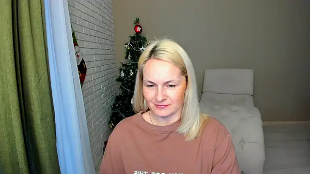 Snapshot of Alicee_Gracee chatting on 12/17/25, 12:11 Alicee Gracee online show from 12/17/25, 12:11