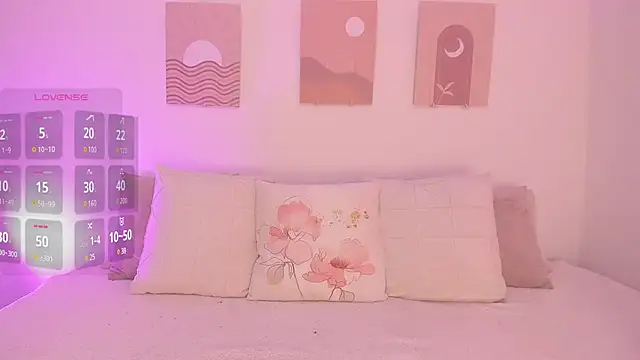 Snapshot of Mia_Heartt chatting on 02/08/25, 08:53 Mia Heartt online show from 02/08/25, 08:53