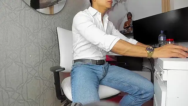 Snapshot of Lucii_fer_ chatting on 05/23/26, 11:36 Lucii fer online show from 05/23/26, 11:36