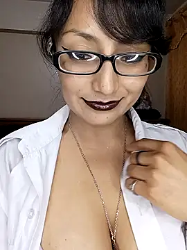 Snapshot of Lucy_Chery chatting on 12/17/25, 12:05 Lucy Chery online show from 12/17/25, 12:05