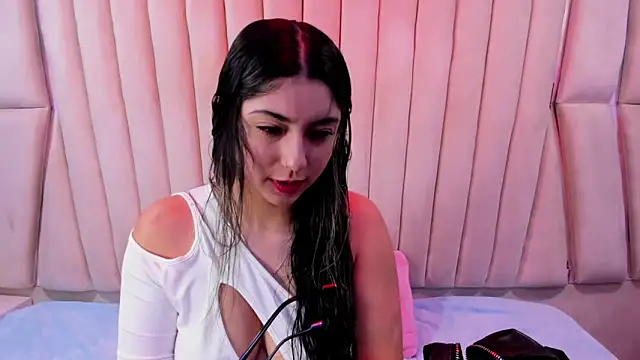 Snapshot of Lucy_Anall_ chatting on 12/16/25, 10:26 Lucy Anall online show from 12/16/25, 10:26