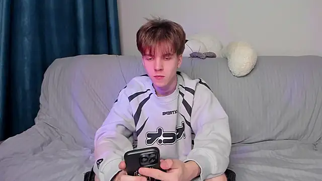 Snapshot of braxiboy chatting on 12/24/24, 02:22 braxiboy online show from 12/24/24, 02:22