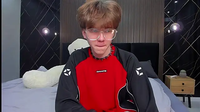 Snapshot of braxiboy chatting on 02/08/25, 02:16 braxiboy online show from 02/08/25, 02:16