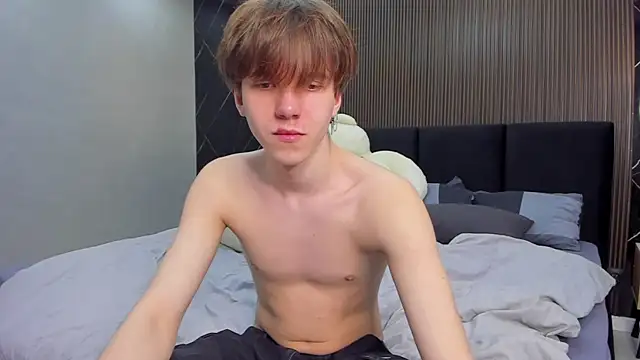 Snapshot of braxiboy chatting on 02/13/25, 01:48 braxiboy online show from 02/13/25, 01:48