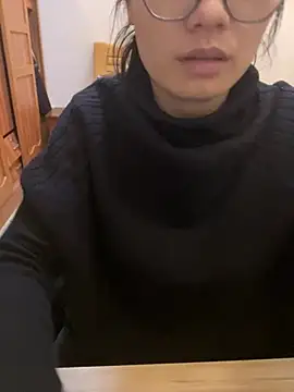 Snapshot of Bella0815 chatting on 12/17/24, 03:28 Bella0815 online show from 12/17/24, 03:28