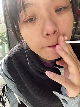 Snapshot of Bella0815 chatting on 12/23/24, 02:45 Bella0815 online show from 12/23/24, 02:45