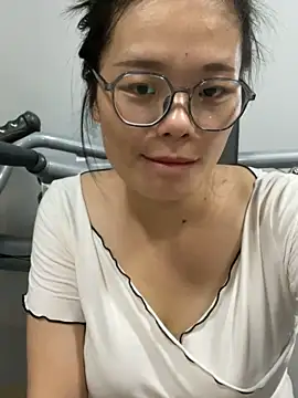 Snapshot of Bella0815 chatting on 10/07/25, 09:28 Bella0815 online show from 10/07/25, 09:28