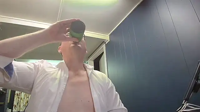 Snapshot of tilobinder chatting on 12/21/25, 12:34 tilobinder online show from 12/21/25, 12:34