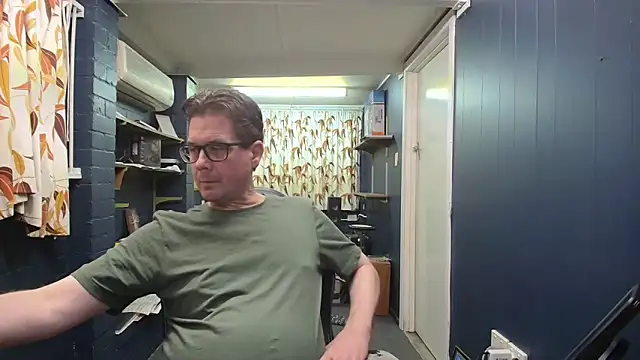 Snapshot of tilobinder chatting on 03/15/26, 02:45 tilobinder online show from 03/15/26, 02:45