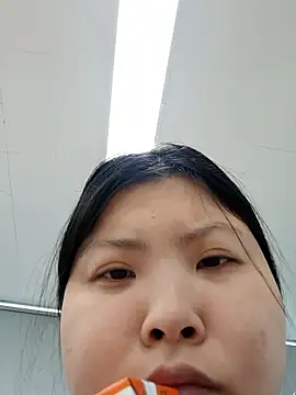 hello098712 online show from 11/19/25, 03:28