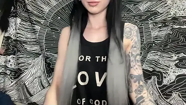 Snapshot of MissMidnightUK chatting on 02/16/25, 11:37 MissMidnightUK online show from 02/16/25, 11:37