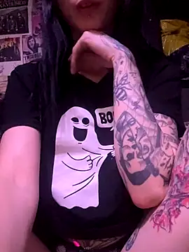 Snapshot of MissMidnightUK chatting on 10/24/25, 10:39 MissMidnightUK online show from 10/24/25, 10:39