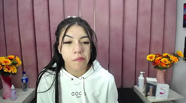 Snapshot of Poly_Sasha_ chatting on 03/14/25, 06:10 Poly Sasha online show from 03/14/25, 06:10